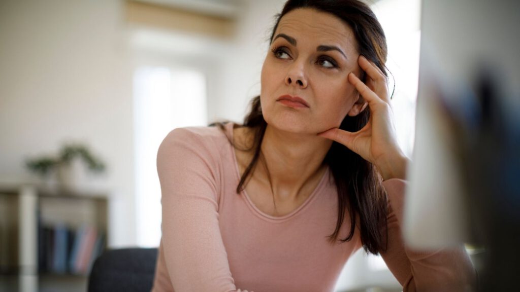 Wie viel Aktivität ist gut bei Erschöpfung - innere Unsicherheit einer Frau im Business